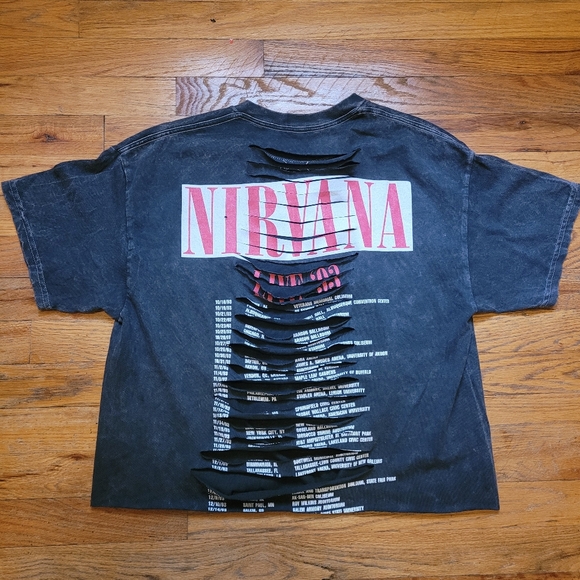 NIRVANA Band Tee Black and Red Distressed T-Shirt Raw Hem Tshirt Size Large - Picture 5 of 7